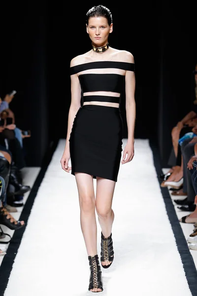 Look 12